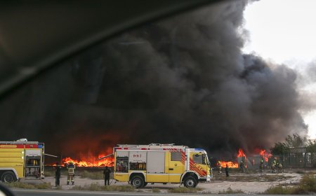 A large fire started in the Jebel Ali neighborhood of Dubai
