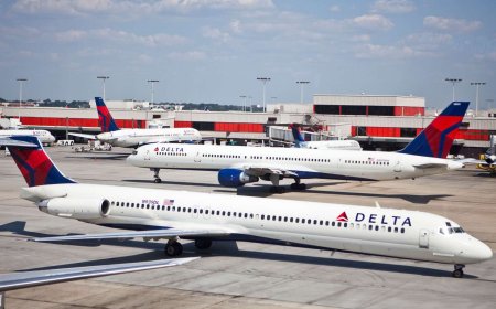 After a US plane makes an emergency landing, 270 passengers spend the night at a Canadian military base