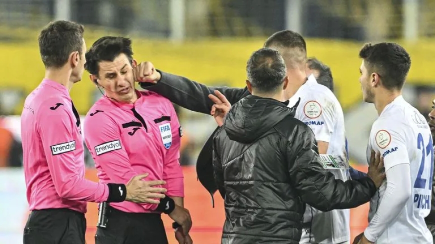 After the club president attacks the referee, football in Turkey is halted indefinitely