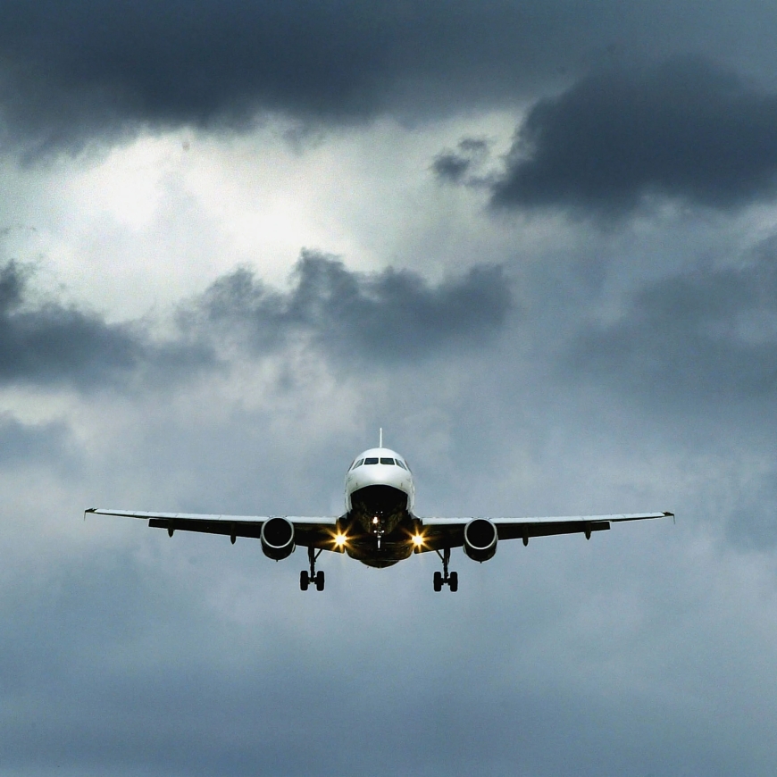 Eleven people are hospitalized due to "freak" turbulence
