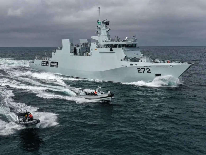 Pakistan sends warships to the Arabian Gulf