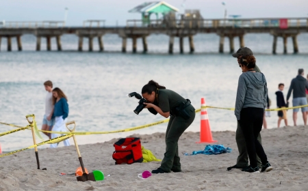 A little girl is covered by sand and dies.