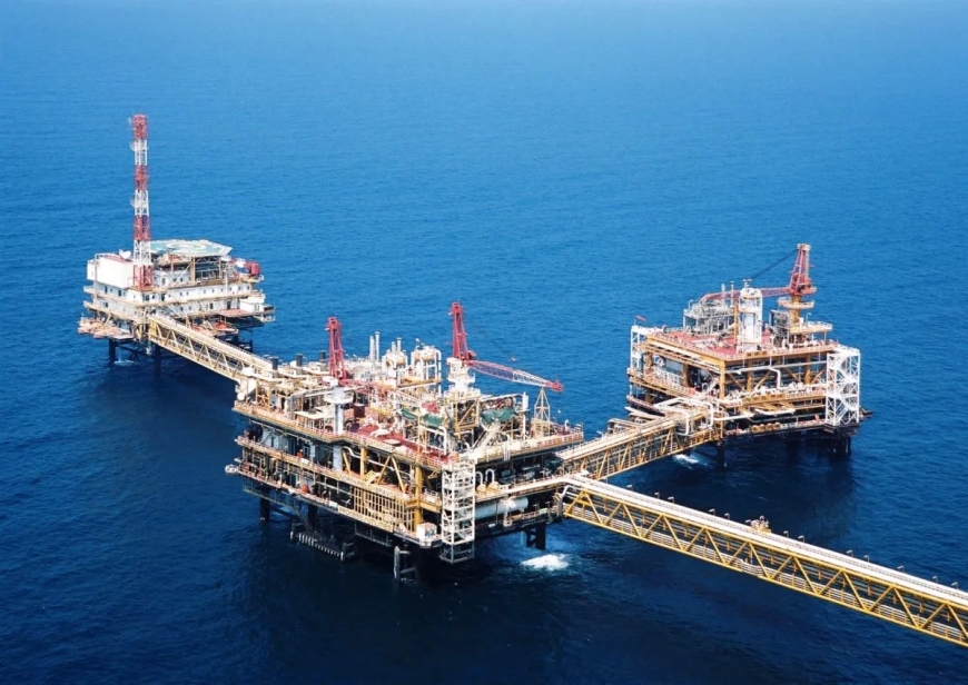 Qatar announces a massive field extension and significant gas output rise.